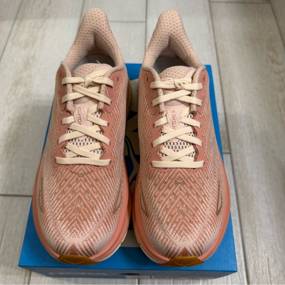 Hoka Clifton 9 Sneakers Women's Size 6.5 Sandstone
Cream - Picture 2 of 8